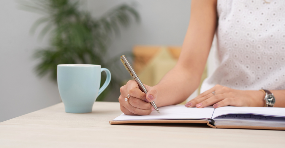 how to write with long nails