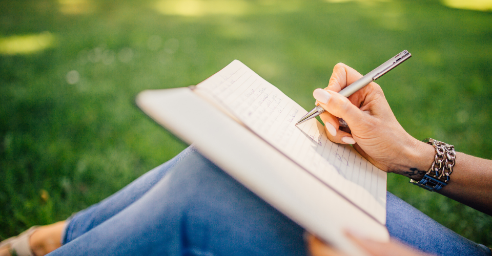 how to write with long nails