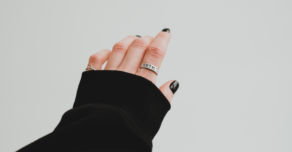 why-do-guys-wear-black-nail-polish-5-intriguing-reasons