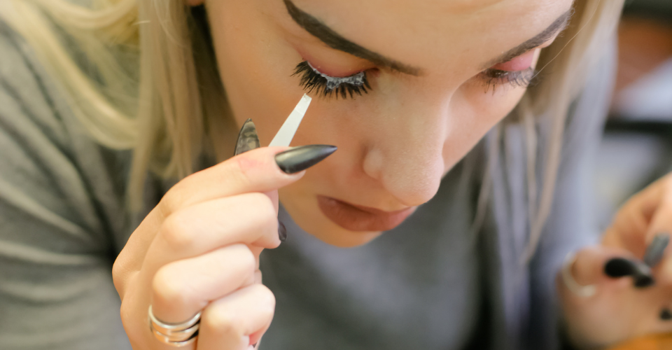 How to Apply False Eyelashes With Long Nails Effortlessly