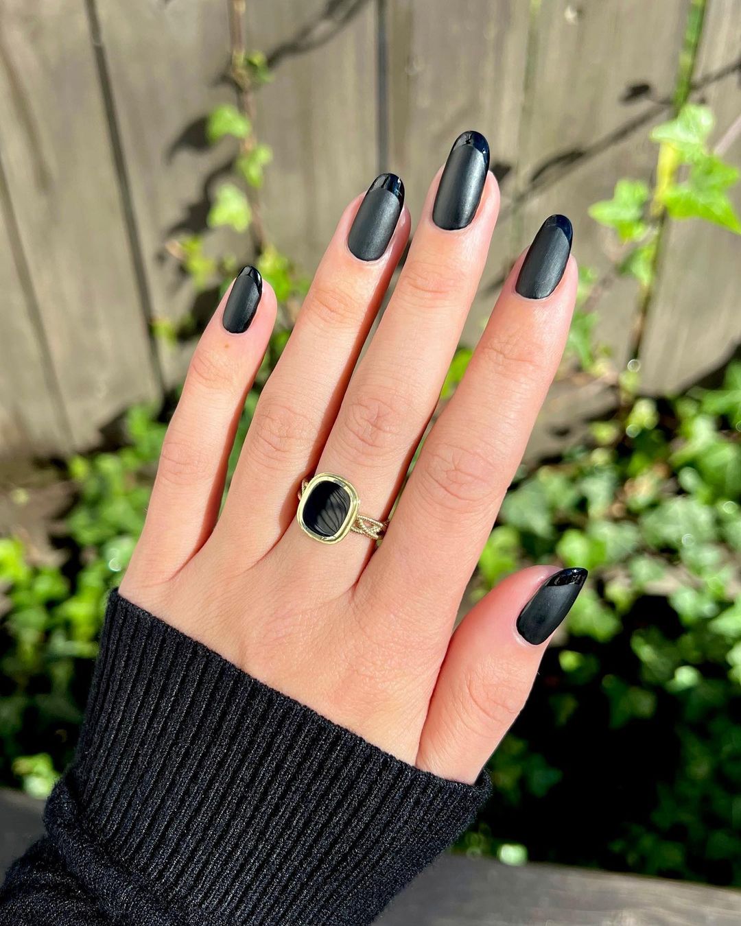 Black Nail Art