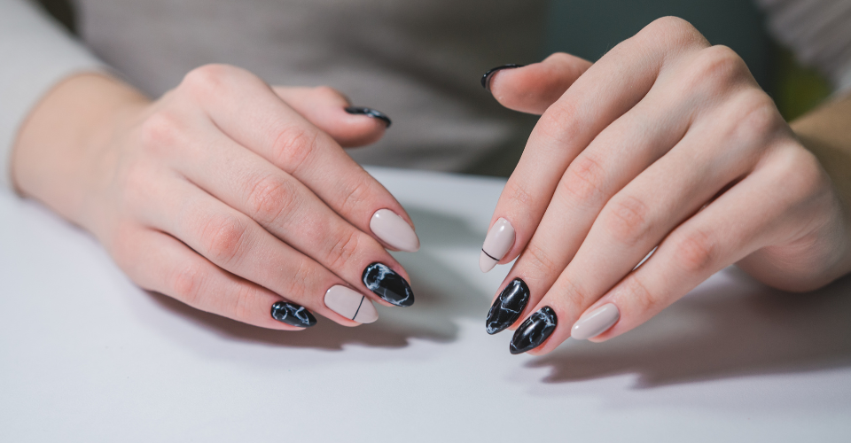 Black Nail Art