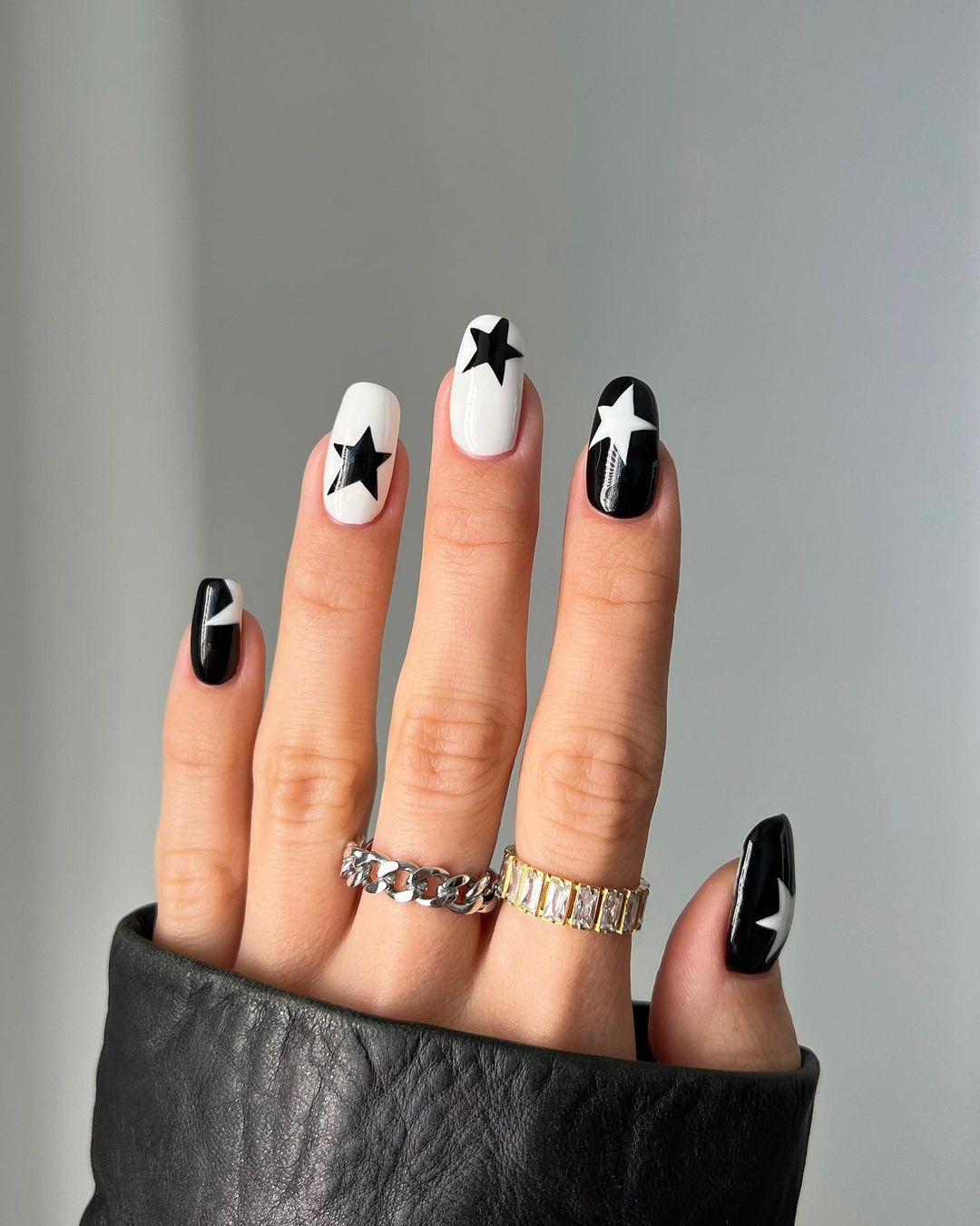 Black Nail Art