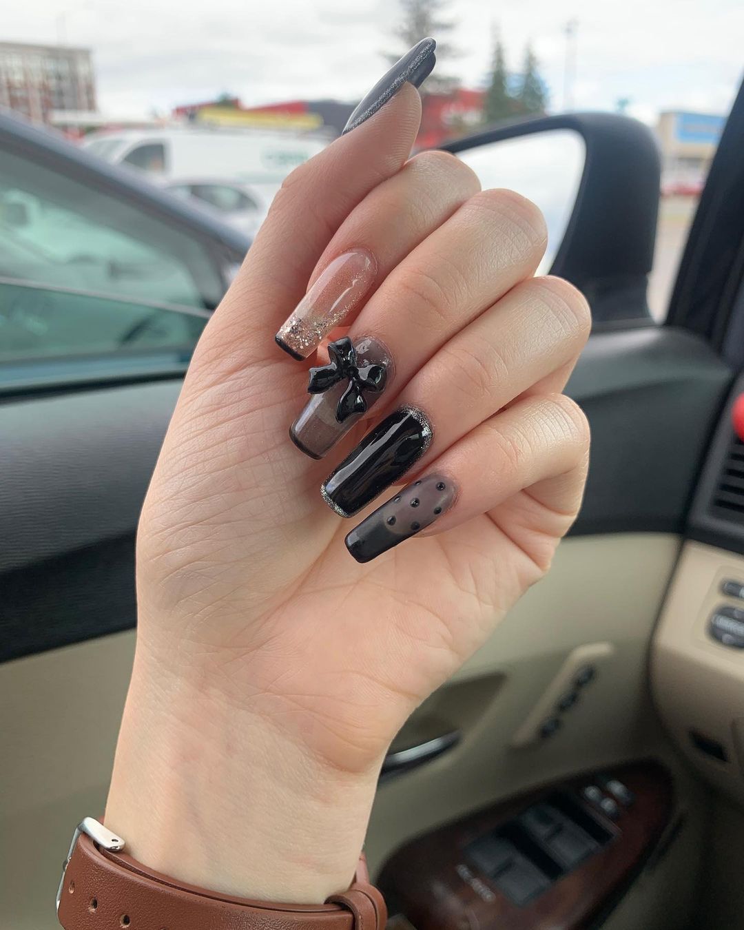 Black Nail Art