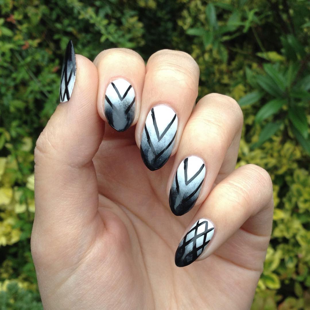 Black Nail Art