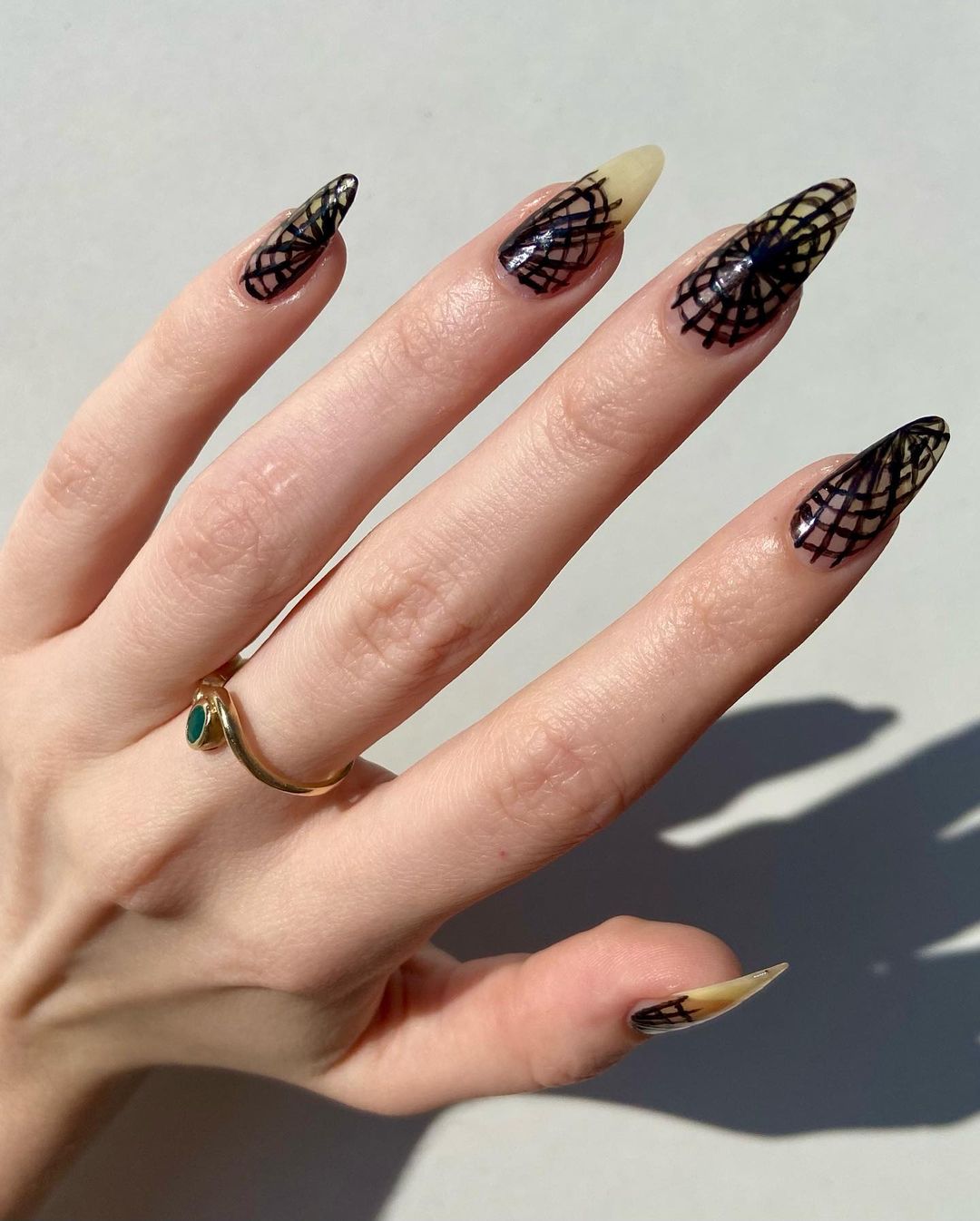 Black Nail Art