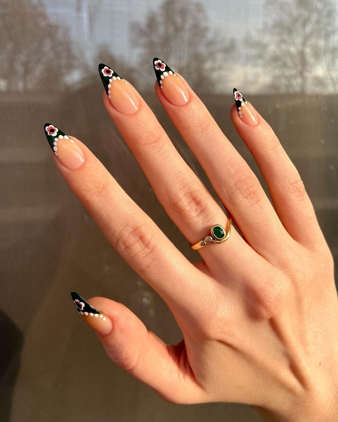 Black Nail Art