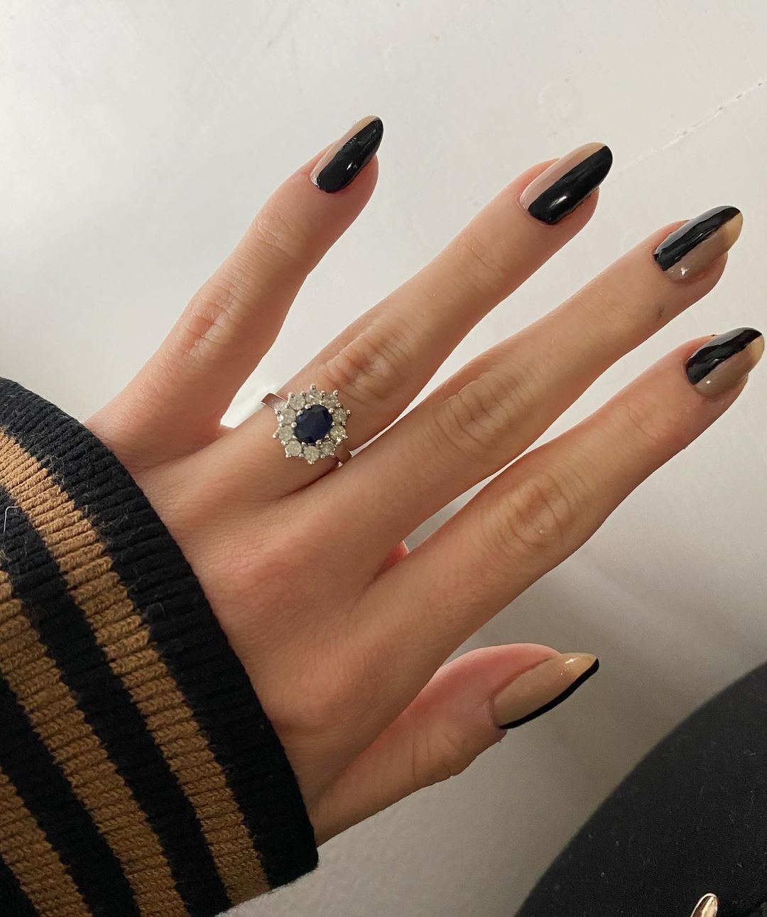 Black Nail Art