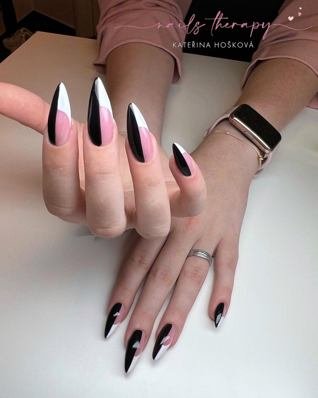 Black Nail Art