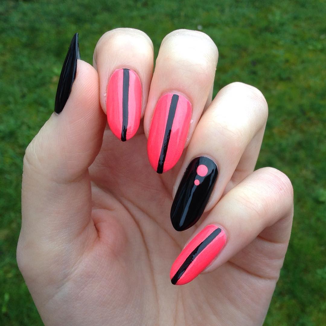 Black Nail Art