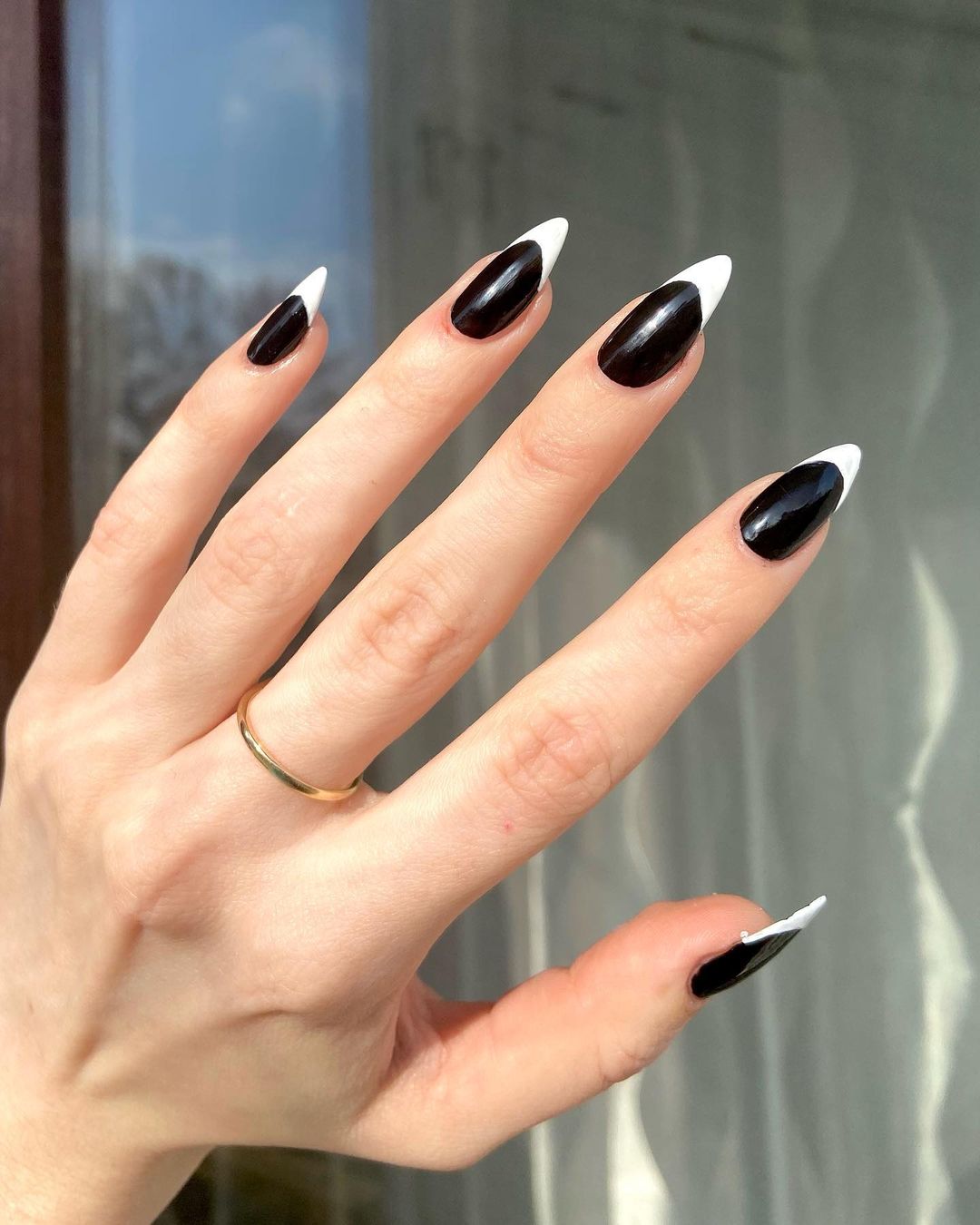 Black Nail Art