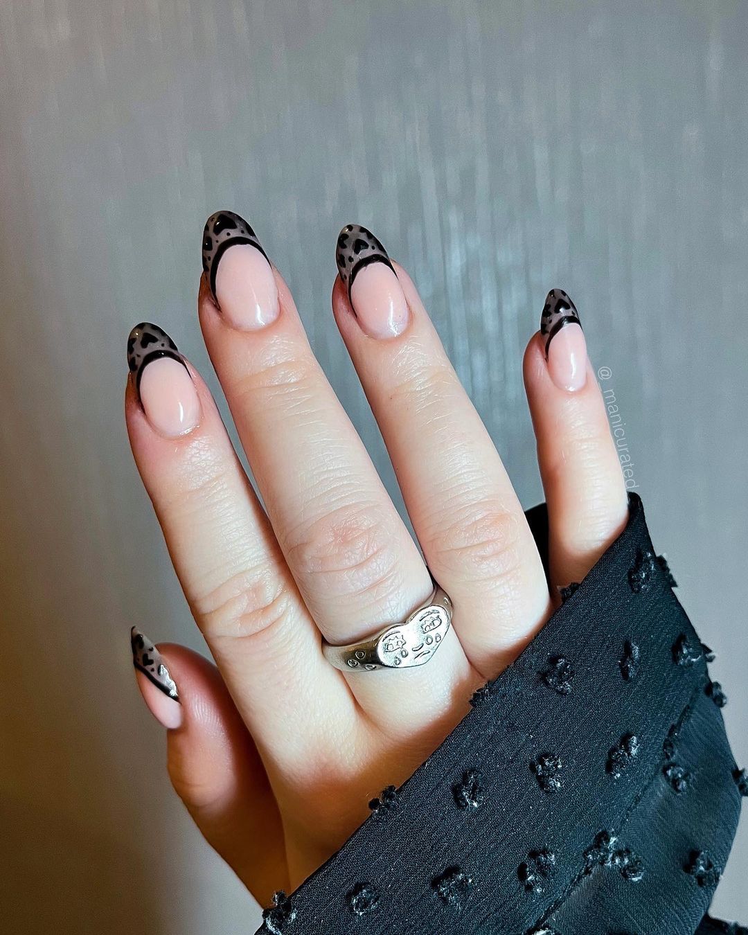 Black Nail Art