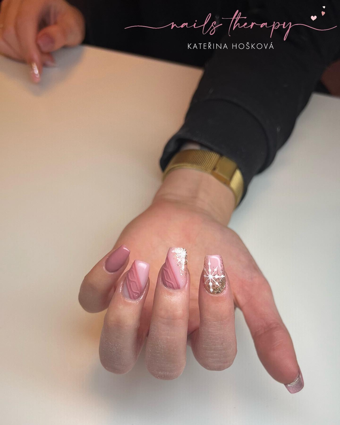 Sweater Nail Art