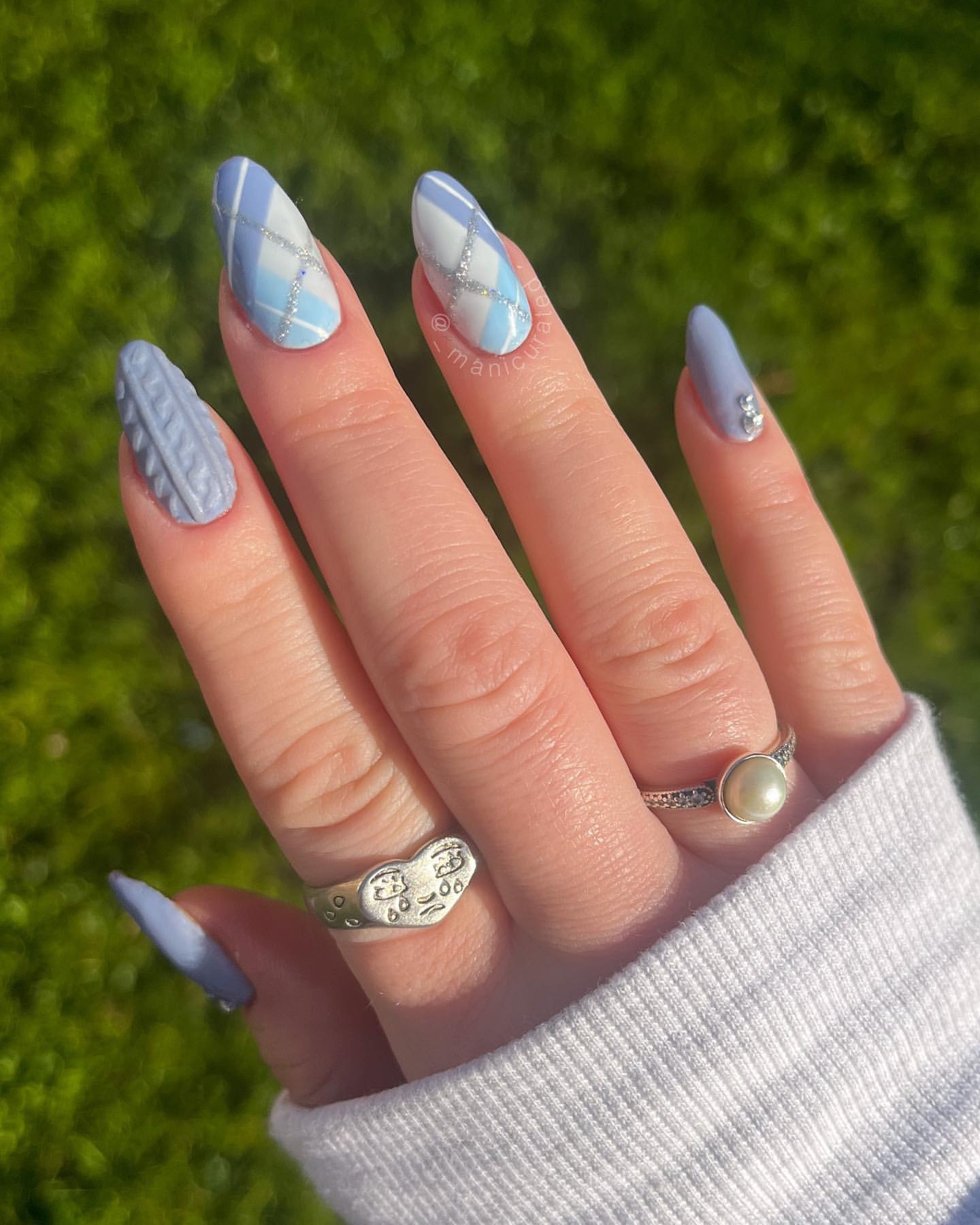 Sweater Nail Art