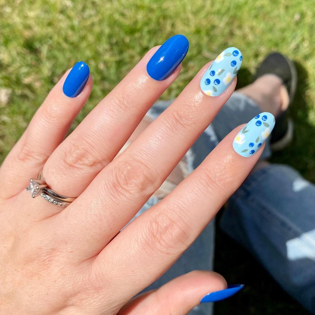 blue nail art