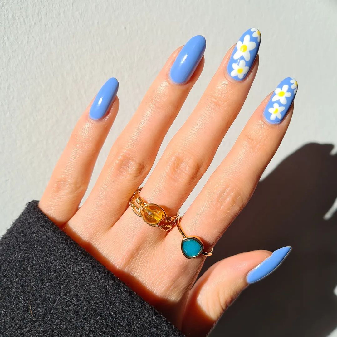 blue nail art