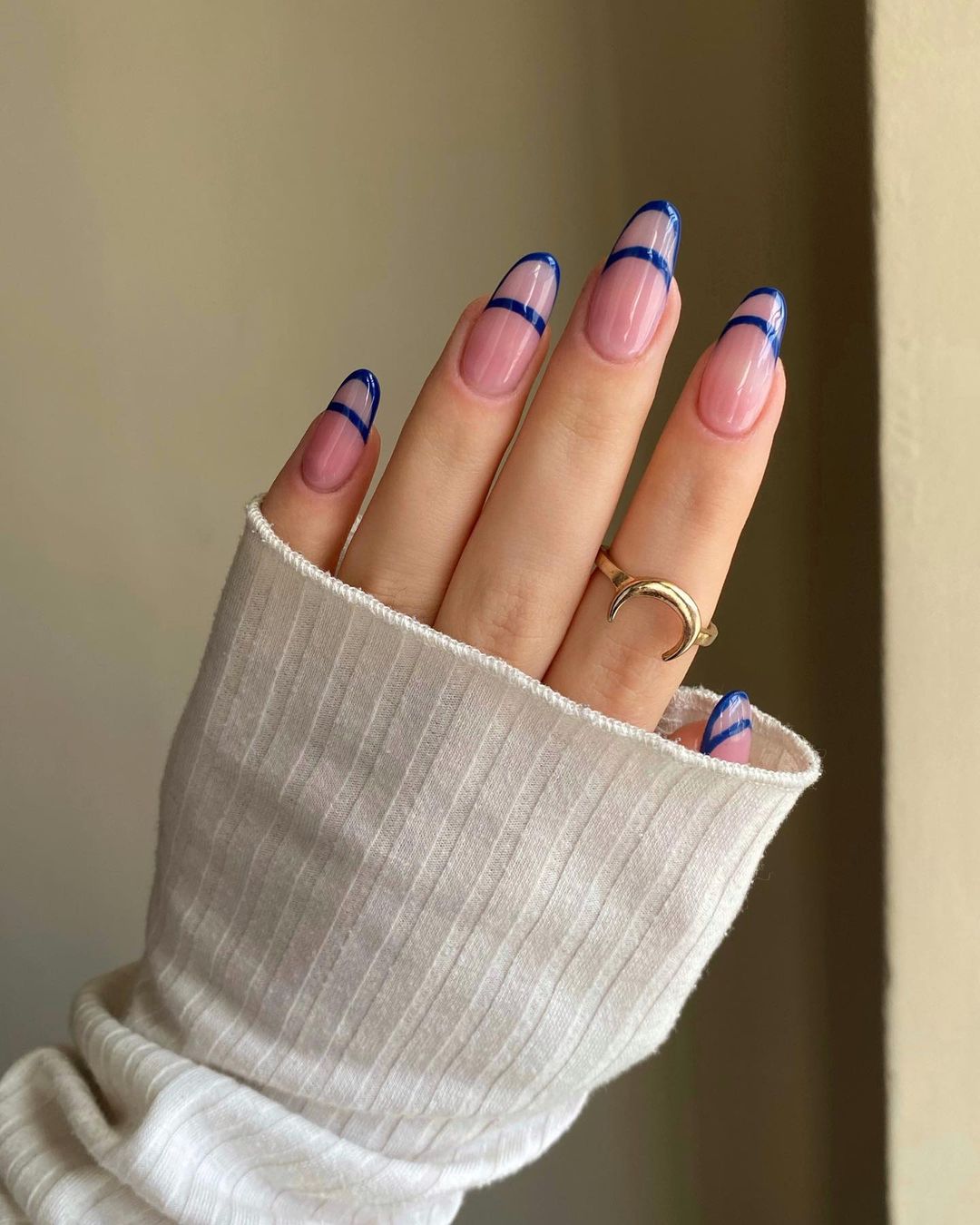 blue nail art