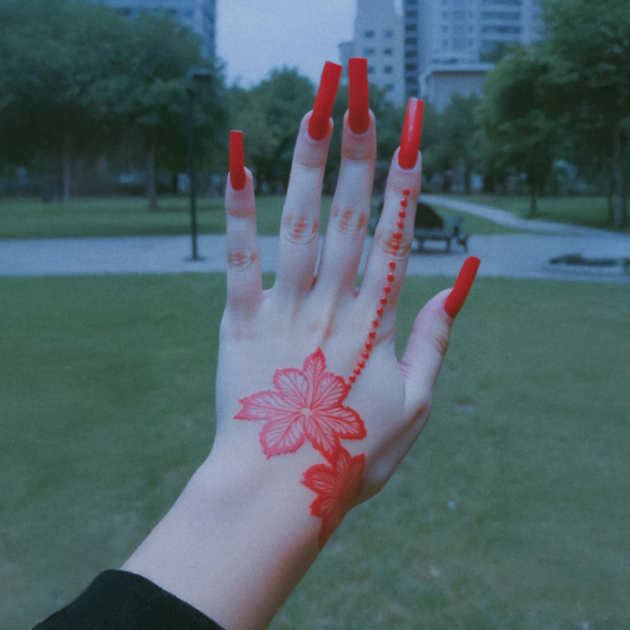 Red-long-nails-with-red-henna
